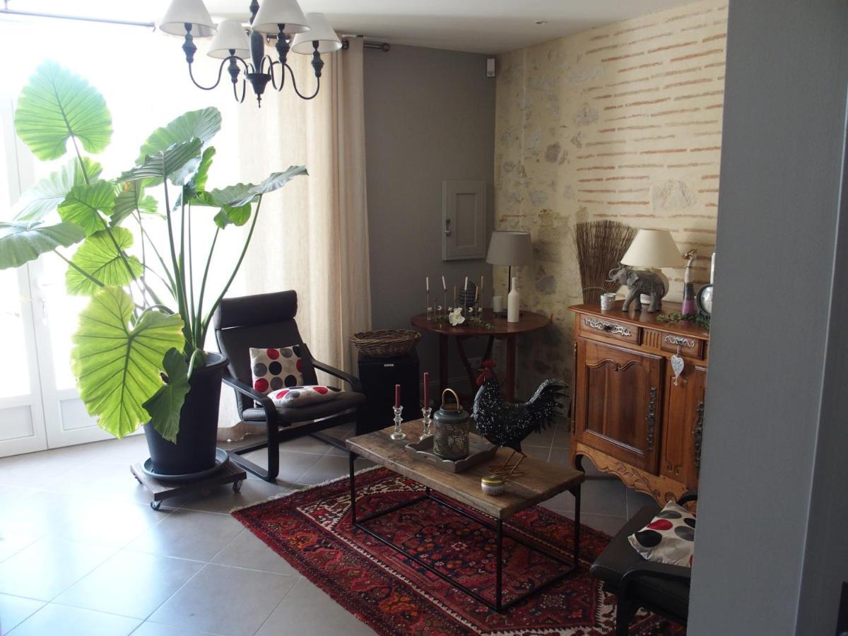 Bed and Breakfast Les Tamaris Castelnau-sur-Gupie Exterior foto